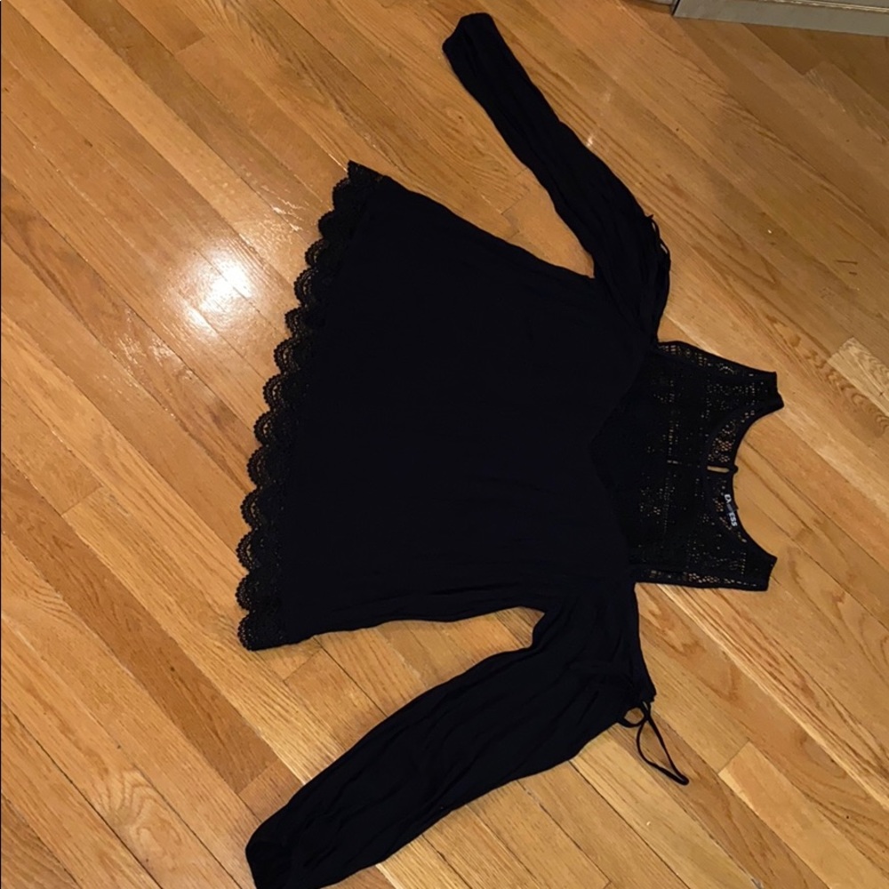 Express open shoulder top. - Picture 7 of 10